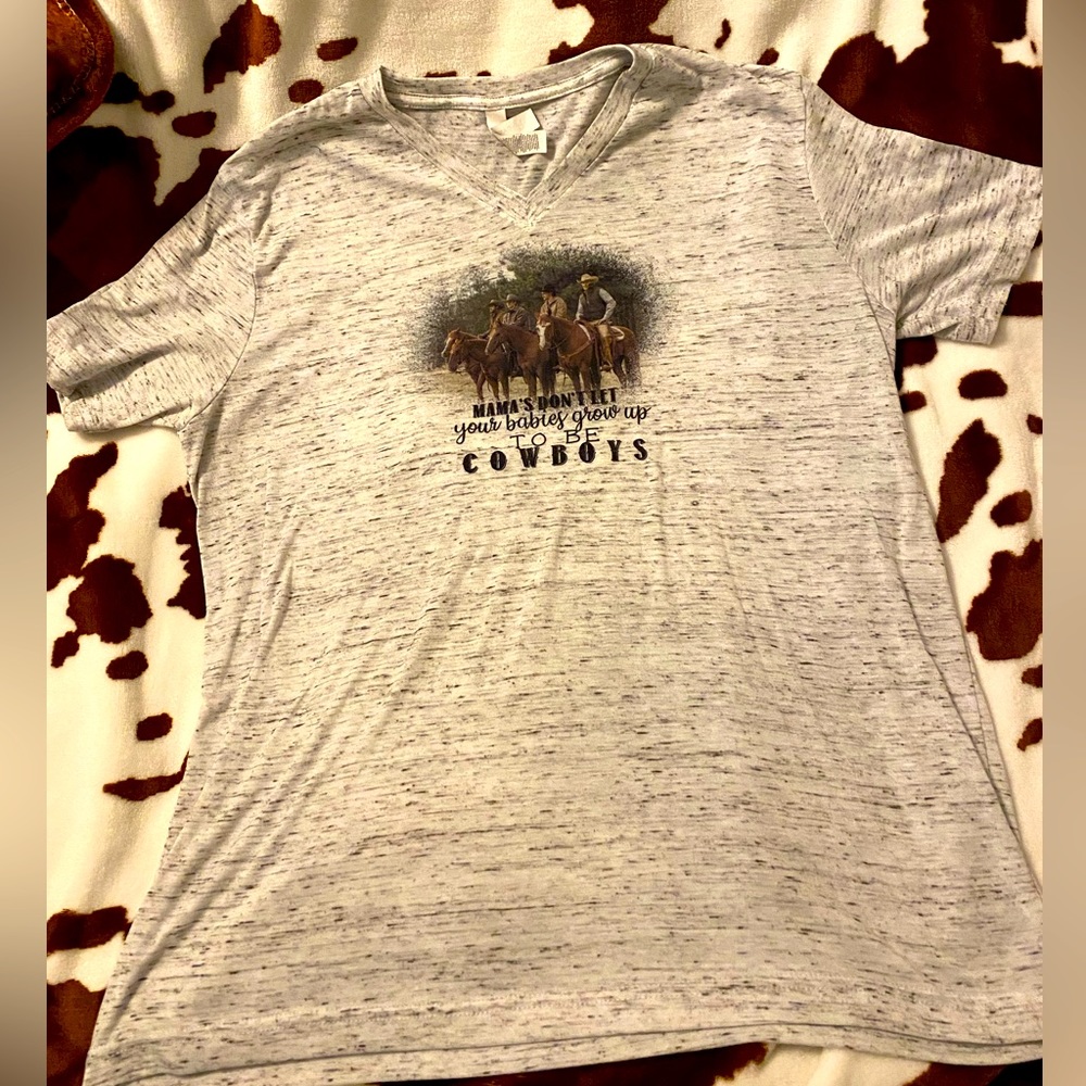 Yellowstone tv show t-shirt. Size Large.